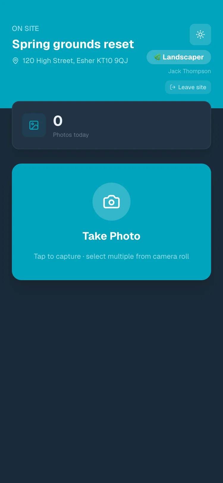 The Arqor worker app on site — one-tap photo capture with time and place stamped
